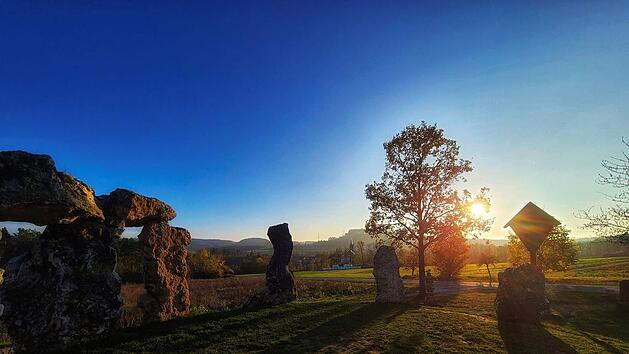 Fränkisches Stonehenge in der Herbstsonne - Fotos von Besucher begeistern im Netz