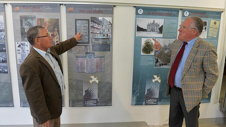 Die Ausstellungsmacher: Stadtarchivar Rainer Kestler (links) und Rainer Hammerich, der Gründer der Schulpartnerschaft. Foto:Ronald Rinklef
