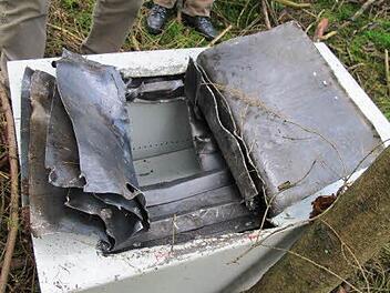 Viel Arbeit hatten die Einbrecher, die mehreren Stahlschichten des Tresors aufzutrennen. Sie gelangten an das wenige Bargeld.  Foto: Polizei