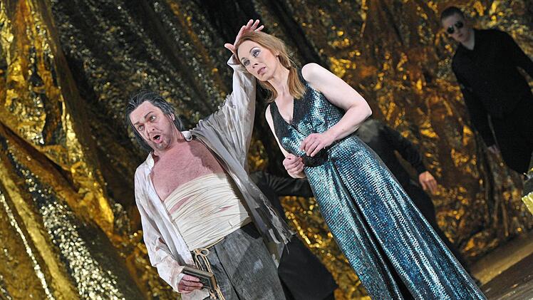 "Salome" am Landestheater Coburg: Ute Döring in der Titelrolle und Thomas de Vries als JochanaanFoto: Andrea Kremper