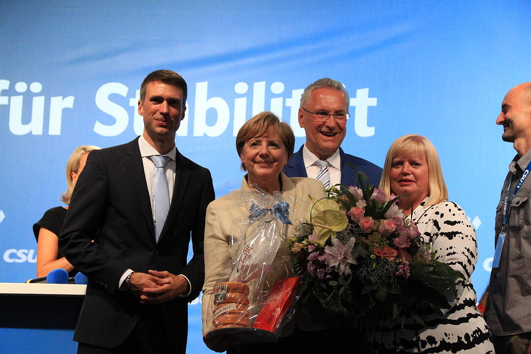 Jubel und Pfiffe für Angela Merkel in Erlangen