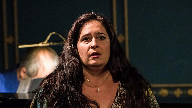 Die Sopranistin Celeste Siciliano verkörper als Gast in der coburger Neuinszenierung die Titelpartie in Puccinis "Tosca".Foto: Jochen Berger