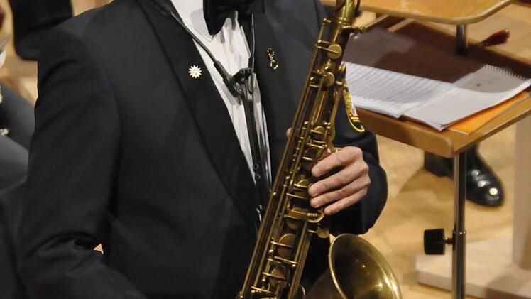 Peter Seufert - als Moderator langatmig als Tenorsaxophonist erste Sahne. Foto: Peter Klopf