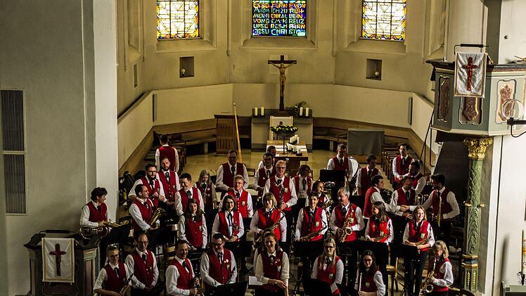 Der Musikverein STadt Rödental gestaltete erstmals ein Kirchenkonzert in Heilig Kreuz in Coburg.Foto: Jochen Berger