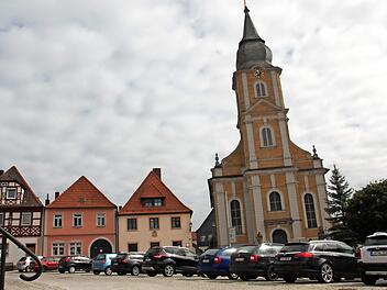 Der Marktplatz soll mehr sein als nur ein Parkplatz. Foto: stö.
