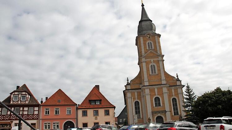 Der Marktplatz soll mehr sein als nur ein Parkplatz. Foto: stö.