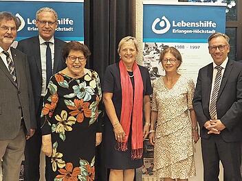 Die Amtsübergabe bei der Lebenshilfe ist erfolgt (v. l.): Ulrich Wustmann (ehemaliger Vorsitzender des Aufsichtsrates), German Hacker (Bürgermeister Herzogenaurach), Barbara Stamm (Vorsitzende Landesverband Lebenshilfe), Jutta Rost (Vorsitzende de...