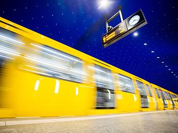 Streit wegen Böllern in Berlin: Männer schubsen 26-Jährigen vor U-Bahn - gerade noch rechtzeitig gerettet