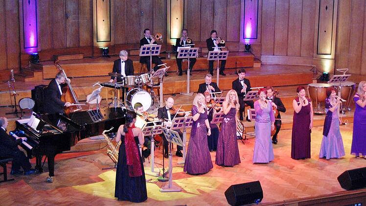 Weihnachtsmatinee von Kurorchester und Gesangsgruppe "Voila! Foto: Sigismund von Dobschütz