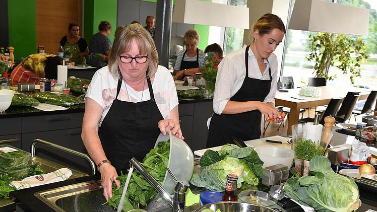 Kochen mit den Gemüsen des Monats - Impressionen vom Kochworkshop im Kulmbacher MupäzFoto: Ronald Rinklef