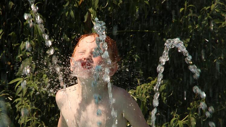 Wer kann, sucht zurzeit ein Freibad auf.  Josef Hofbauer