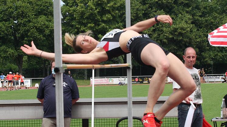 Johanna Büchs vom TV DJK Hammelburg - Platz zwei im Hoch- und Weitsprung und dazu noch der Sieg über 100 Meter Hürden der Frauen.