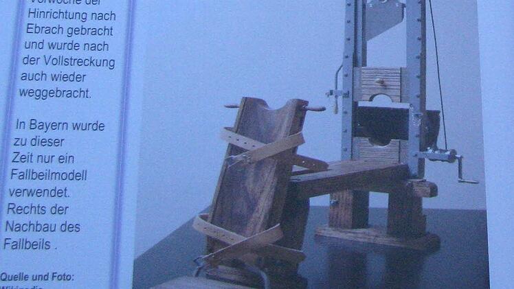Auf Seite 29 der Chronik findet sich das Bild einer Guillotine, wie sie bei der letzten Hinrichtung in Ebrach verwendet wurde. Foto: Walter Hanslok