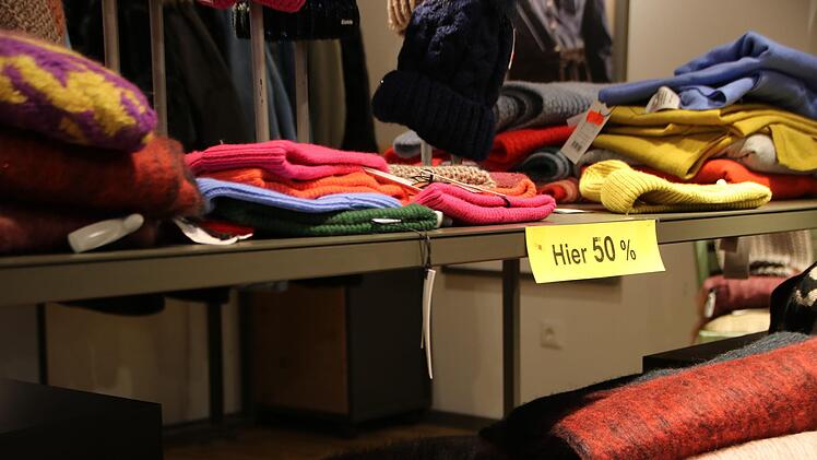 Besonders bei Klamotten macht sich der Winterschlussverkauf bemerkbar.Mirjam Stumpf