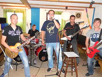 Vor ihrem großen Auftritt müssen die Swarmcreek Allstars noch ein wenig üben.  Foto: Lengenfelder