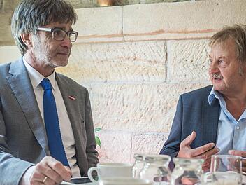 HWK-Hauptgeschäftsführer Thomas Koller (links) und Kreis-Handwerksmeister Heinrich Schneider blicken optimistisch in die Zukunft des Handwerks.  Foto: Marian Hamacher