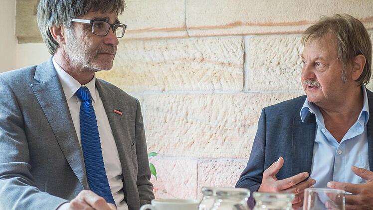 HWK-Hauptgeschäftsführer Thomas Koller (links) und Kreis-Handwerksmeister Heinrich Schneider blicken optimistisch in die Zukunft des Handwerks.  Foto: Marian Hamacher