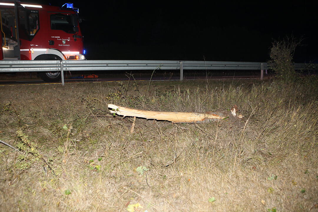 Schwerer Unfall bei Ansbach: 21-Jähriger stirbt