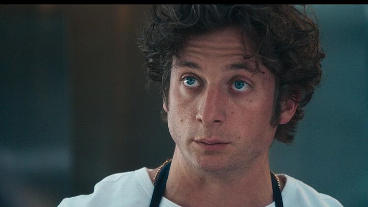 Auch wenn Jeremy Allen White, der zuletzt Bruce Springsteen im Biopic "Springsteen: Deliver Me From Nowhere" spielte, durch die Serie "The Bear" zum mehrfach Emmy-gekr&ouml;nten Star-Schauspieler aufstieg: die wahre St&auml;rke der mit Staffel f&uuml;nf zu Ende gehenden Serie ist ihr grandioses Figuren und Schauspiel-Ensemble.