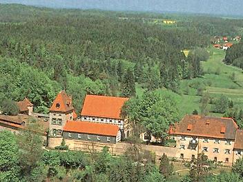 Luftaufnahme von Schloss Oberaufseß, erbaut von Carl Heinrich von Aufseß.