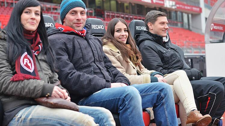 Die Besucher der Live-Tour im Nürnberger Stadion genießen die besondere Atmosphäre unmittelbar vor dem Anpiff. Foto: Nikolas Pelke