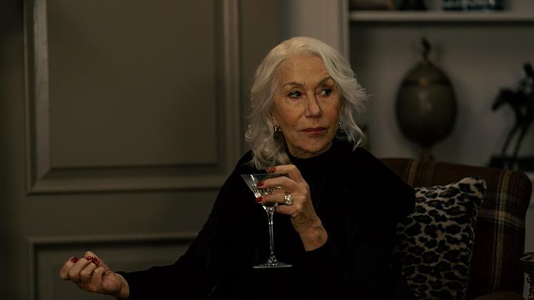 Maeve Harrigan (Helen Mirren) hat im Clan dei Hosen an - nur merken es die Männer nicht.