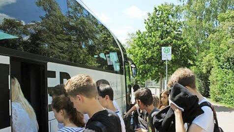 Wenn der Andrang groß ist, hätten die Schüler lieber einen einfachen Linien- als einen Reisebus. Foto: Andreas Dorsch