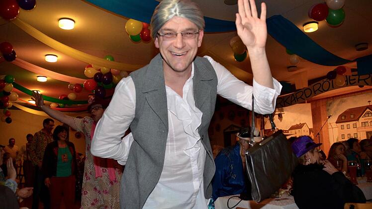 Die Kindsköpf kamen diesmal als wortgewaltige Rentnergang auf die Bühne. Hier ist Michel Frank als Oma verkleidet. Foto: Kathrin Kupka-Hahn