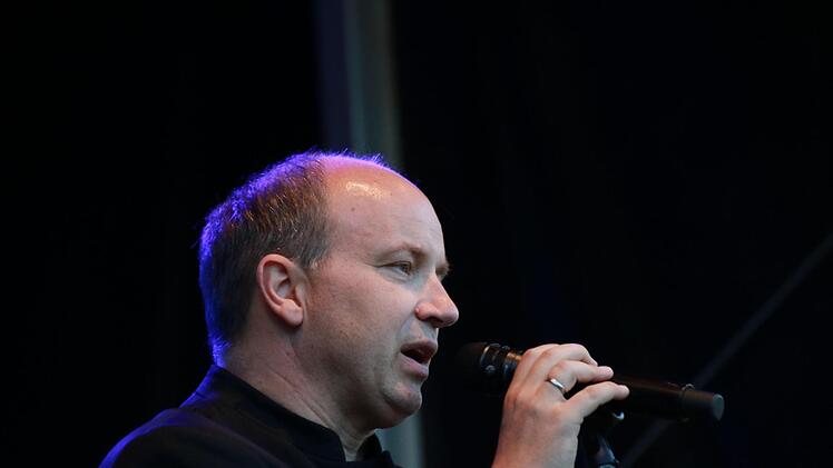 Tausende von Zuhörern bejubelten das Philharmonische Orchester des Landestheaters Coburg unter Leitung von Roland Kluttig  beim Klassik-Open-Air im Rosengarten.Foto: Jochen Berger