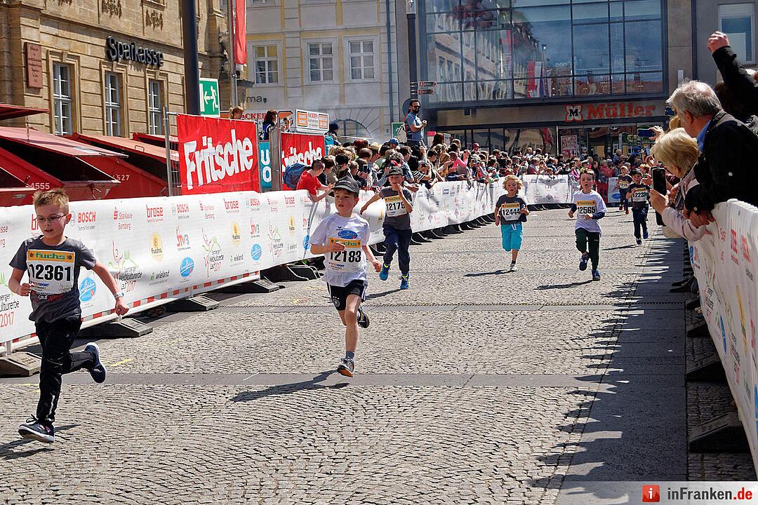 Weltkulturerbelauf 2017 in Bamberg: Der Zieleinlauf am Maxplatz