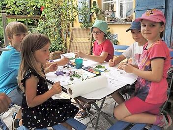 Düfte lernten die Kinder beim Ferienprogramm kennen.  Foto: Gerold Snater