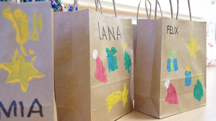 Der Nikolaus besuchte die Petra-Döring-Schule in Kronach. Foto: Marco Meißner