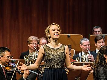 Die Sopranistin Laura Verena Incko war die gefeierte Solistin beim Coburger Neujahrskonzert im Kongresshaus Rosengarten.Foto: Jochen Berger