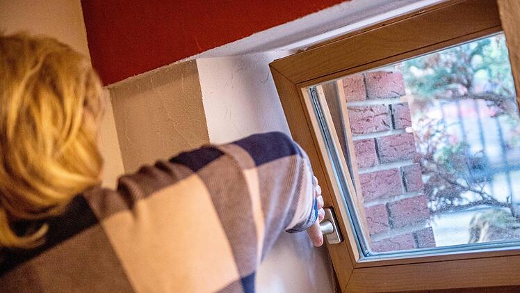 Temperaturunterschiede  zwischen dem Keller-Innenraum und dem angrenzenden Erdreich müssen beim  Lüften bedacht werden.  Foto: Zacharie Scheurer/dpa