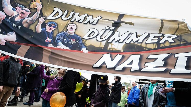 Gegen die NPD-Veranstaltung in Schwarzach formiert sich Widerstand - wie in Würzburg, als das Aktionsbündnis "Würzburg ist bunt, nicht braun" auf die Straße ging (Bild). Foto: David Ebener/dpa