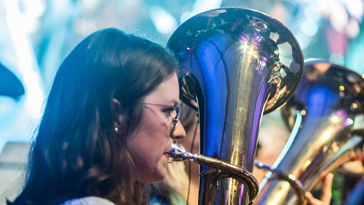 Beste Stimmung im Festzelt: Die Original Prinz Albert Blasmusik spielte beim "Oktopafest" auf dem Coburger Schlossplatz.Foto: Jochen Berger