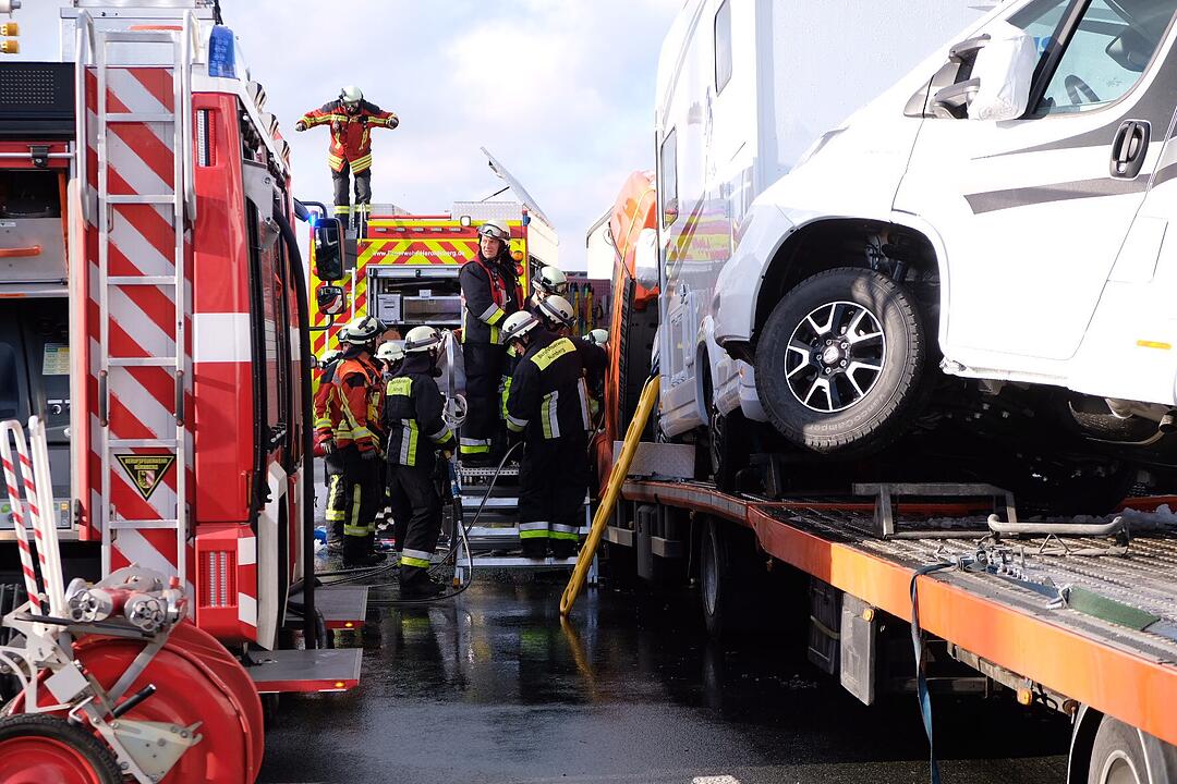 Mehrere Lastwagen kollidieren auf der A3 bei Erlangen