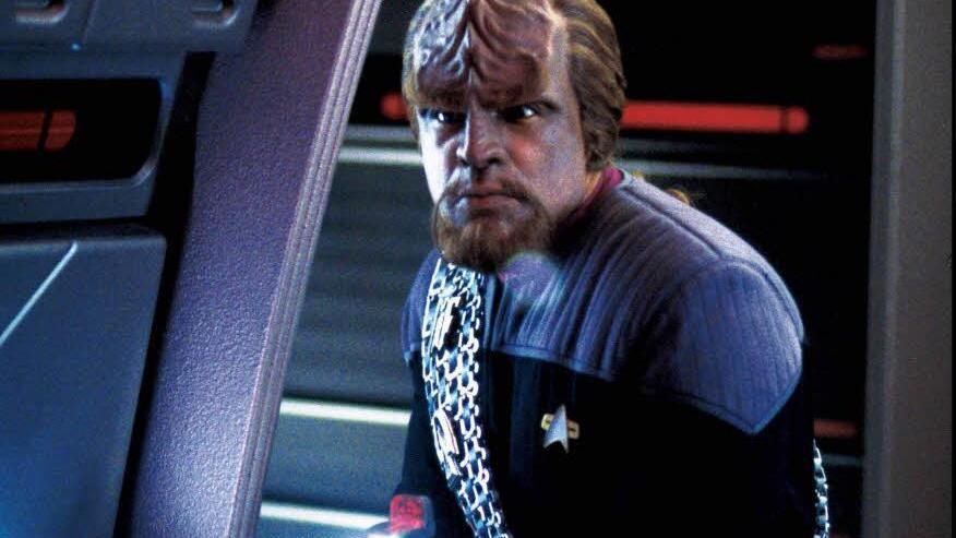 Lt. Commander Worf (hier im Film "Nemesis") ist sicher der bekannteste Klingone. Auf jeden Fall ist er der erste Klingone, der Karriere in der Sternenflotte gemacht hat. Foto: imago