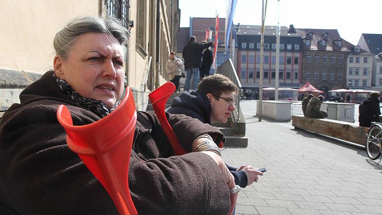 Zum Einsteigen muss Martina Pause die Tür weit öffnen.