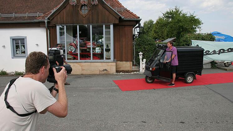 Jedes Fahrzeug wurde von einem Profi fotografiert.