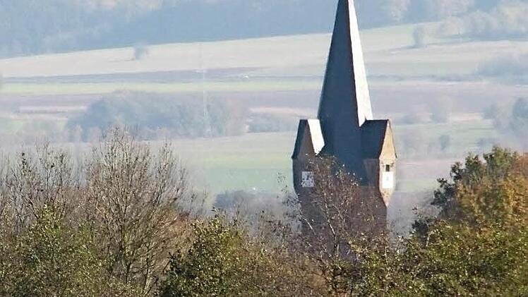 Der markante Döringstadter Kirchturm Archivbild: Matthias Einwag