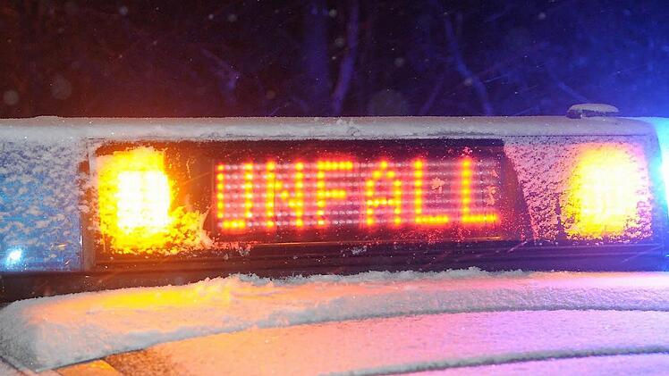 Schnee und Eis sorgen f&uuml;r 12 Unf&auml;lle in der Nacht im Landkreis Kitzingen.