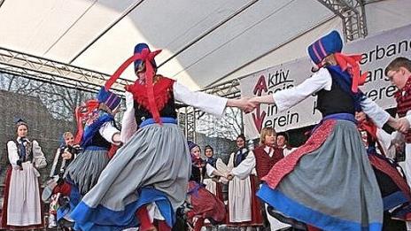 Der Stadtverband der Kulturvereine präsentiert sich auf dem Neustädter Kirchenplatz. Foto: ETM