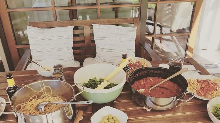 Pasta-Party am Abend vor dem Marathon - zeitgleich mit Instagram-Laufkollegen.