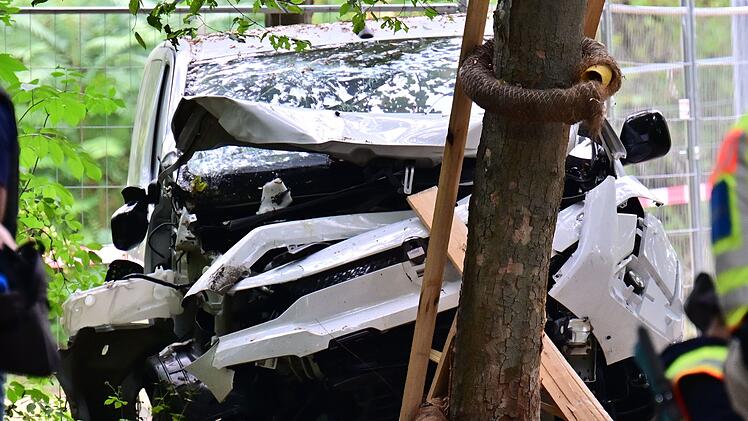 Auto rast in Menschenmenge - CSD abgebrochen