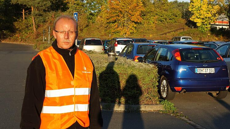 Auch Parkplatz-Einweiser Jochen Lehmeier hat Freude an seiner Arbeit bei den Wandertagen.
