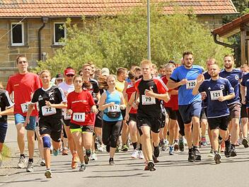 Viele Hobbyläufer gingen am Samstag auf die 5,7 km lange Strecke. Fotos: Günther Geiling