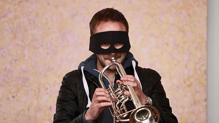 Musiker mit Räubermasken: Das Philharmonische Blechbläserquintett des Landestheaters begeisterte beim"Concert for Kids" im Spiegelsaal. Foto: Jochen Berger