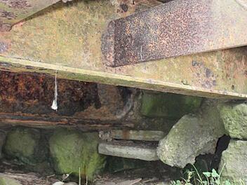Rost und Gammel am Mühlbach-Steg im Rosengarten. Foto: Mäuser