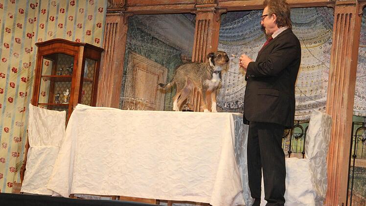 Vierbeiner Buddy stahl den Schauspieler die Schau. Foto: Sonja Adam
